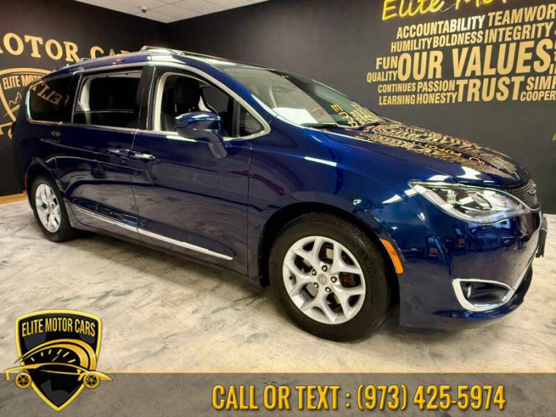 2017 Chrysler Pacifica Touring-L Plus