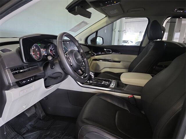 2024 Kia Carnival EX