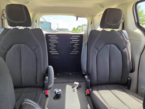 2024 Chrysler Voyager LX