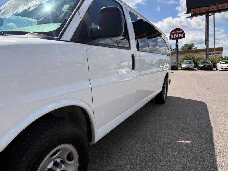 2017 GMC Savana LS 3500