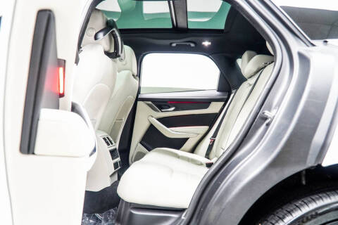 2023 Jaguar F-PACE P400 R-Dynamic S