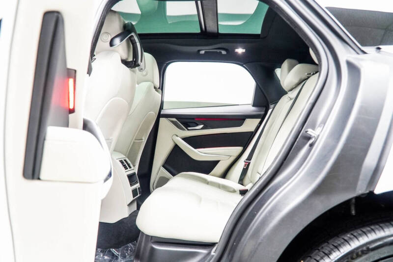 2023 Jaguar F-PACE P400 R-Dynamic S