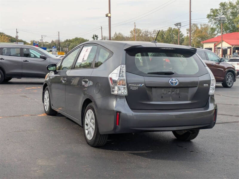 2012 Toyota Prius v Two