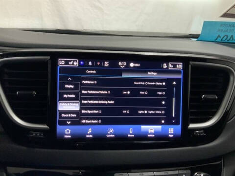 2025 Chrysler Pacifica Select