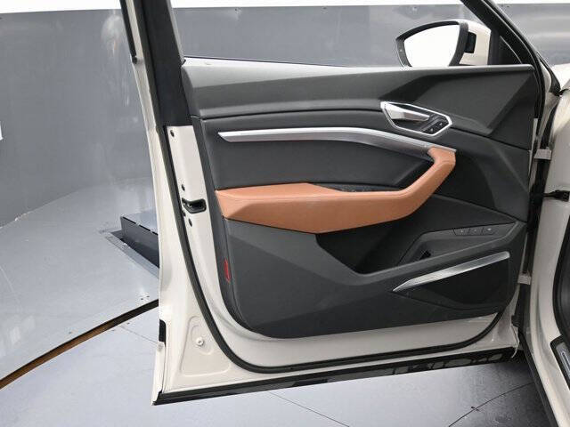 2019 Audi e-tron quattro Premium Plus