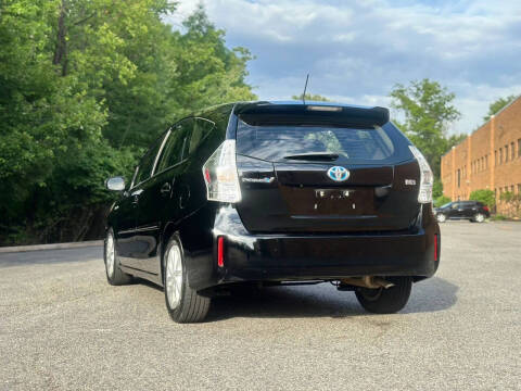 2013 Toyota Prius v Three