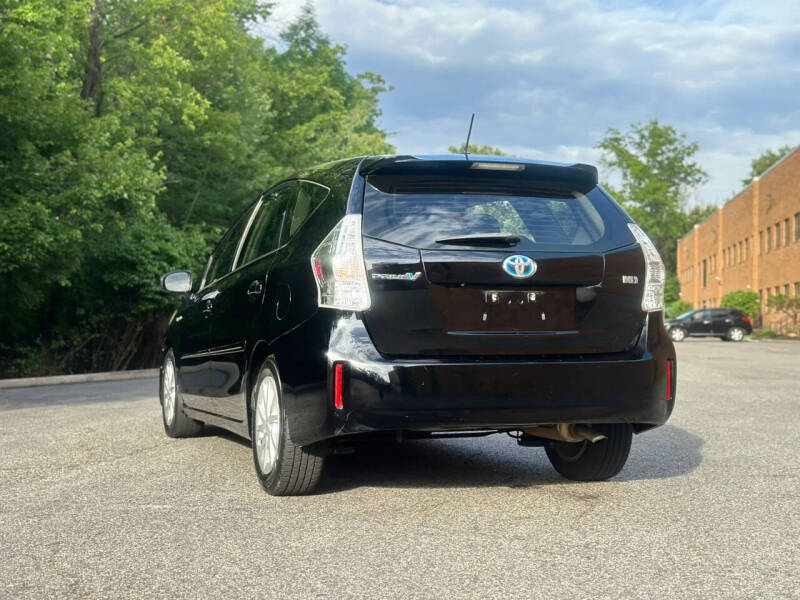 2013 Toyota Prius v Three