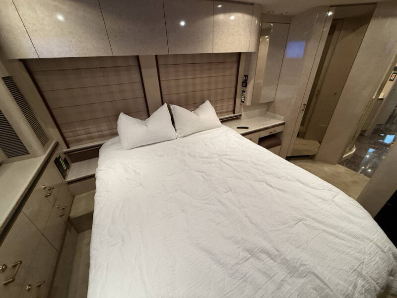 2001 Prevost Marathon