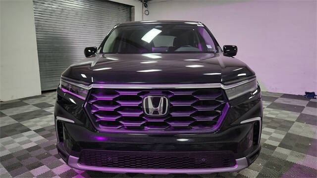 2024 Honda Pilot EX-L w/Rear Captain's Chairs
