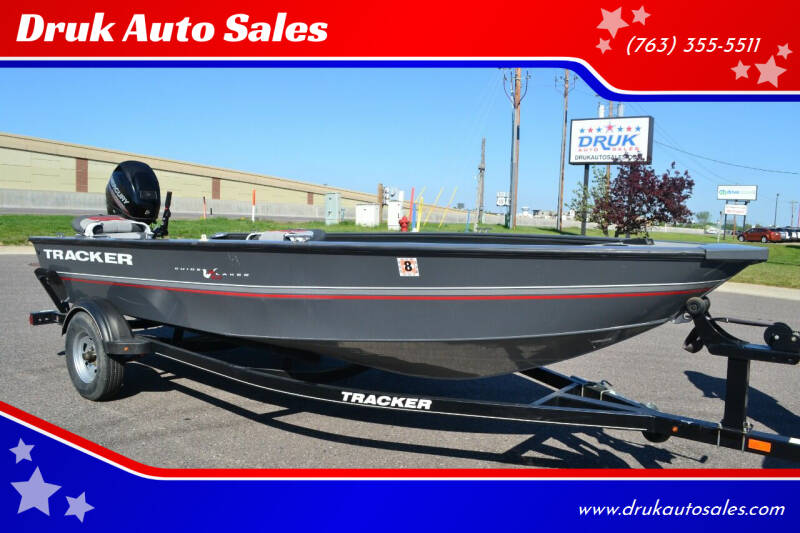 2016 Tracker GUIDE V-16 LAKER DLX