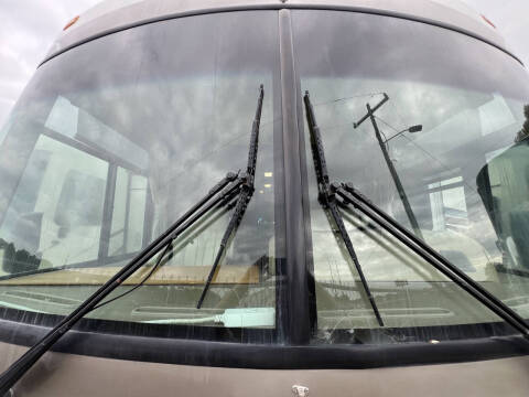 2000 Winnebago Adventurer