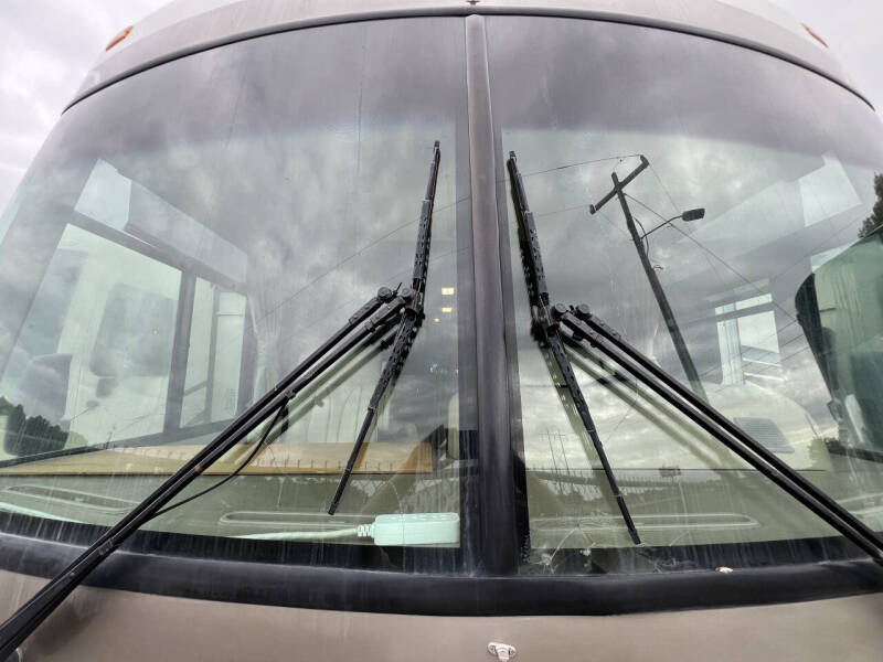 2000 Winnebago Adventurer