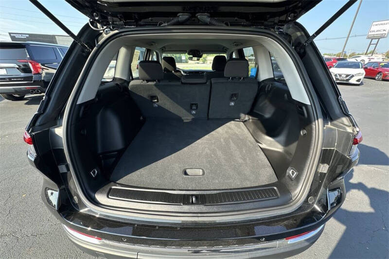 2023 Jeep Grand Cherokee Laredo