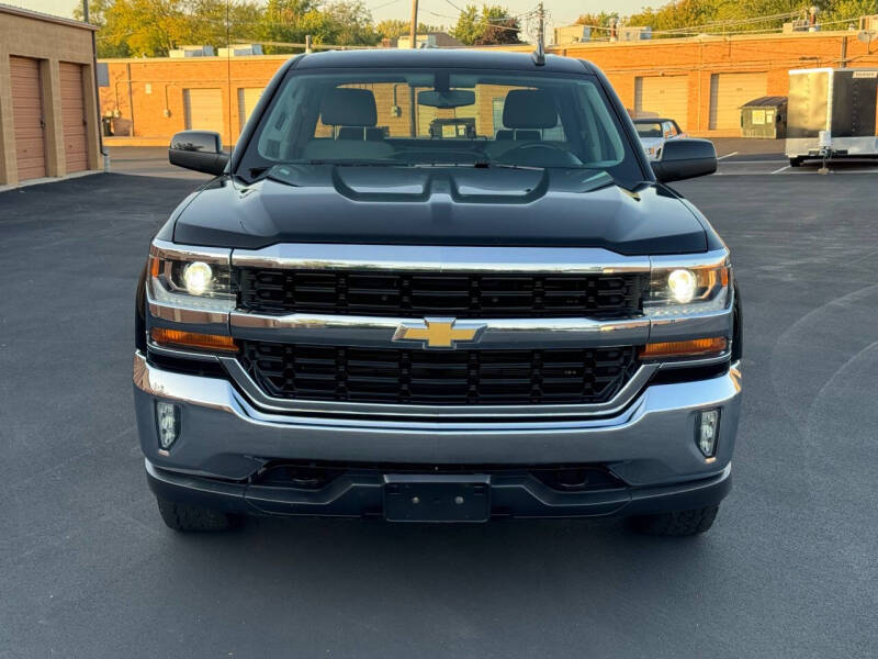 2018 Chevrolet Silverado 1500 LT photo 3