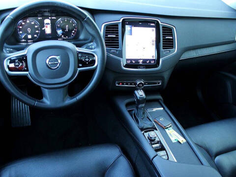 2020 Volvo XC90 T6 Momentum 6-Passenger
