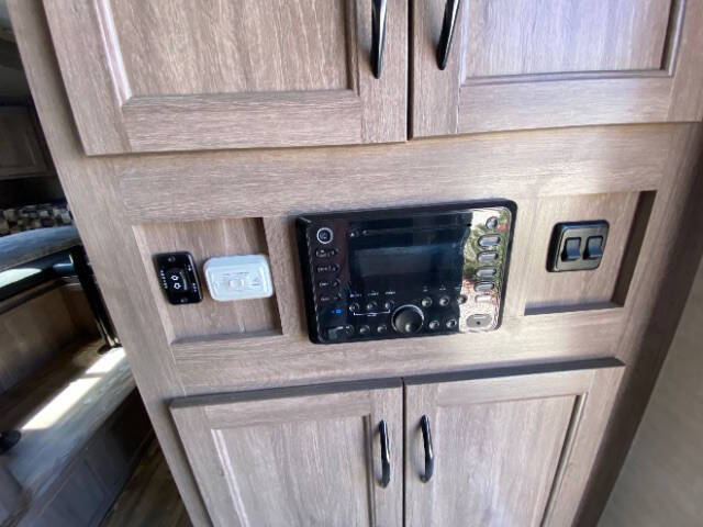 2018 Pacific Coachworks MIGHTY LIGHT
