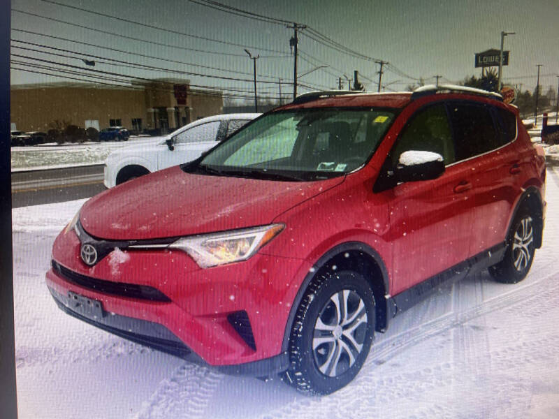 2017 Toyota RAV4 LE's photo