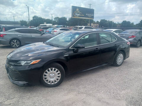 2019 Toyota Camry Hybrid for sale at ROYAL AUTO MART in Tampa FL