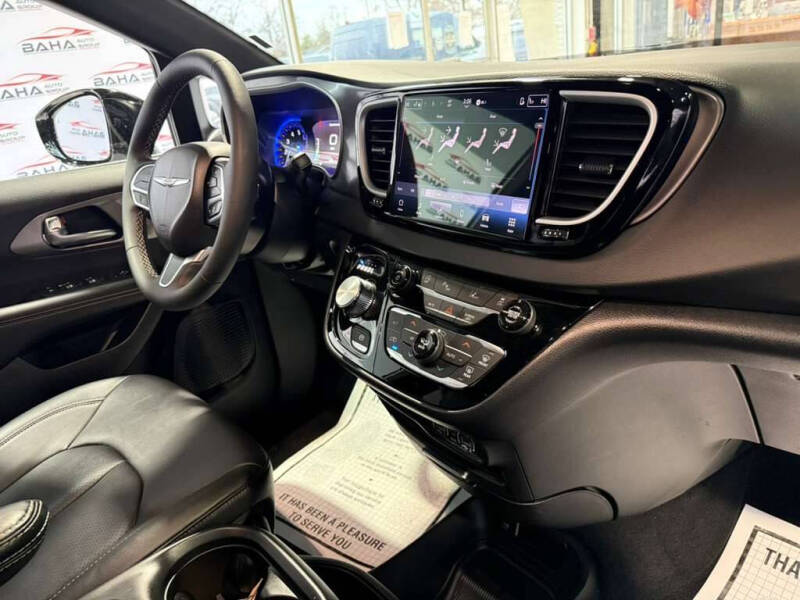 2025 Chrysler Pacifica Select