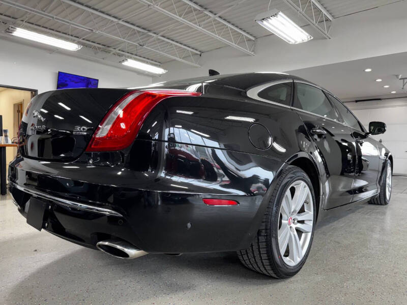 2016 Jaguar XJ Portfolio photo 9