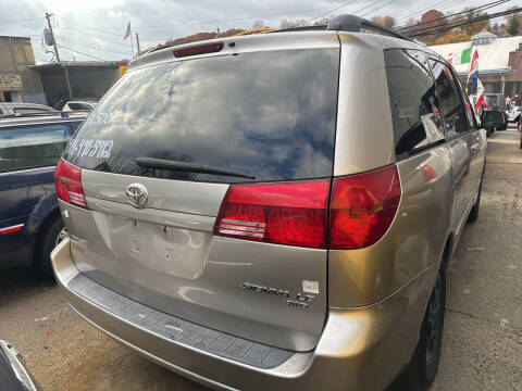 2004 Toyota Sienna LE 7 Passenger