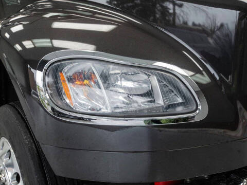 2018 Freightliner M2 106