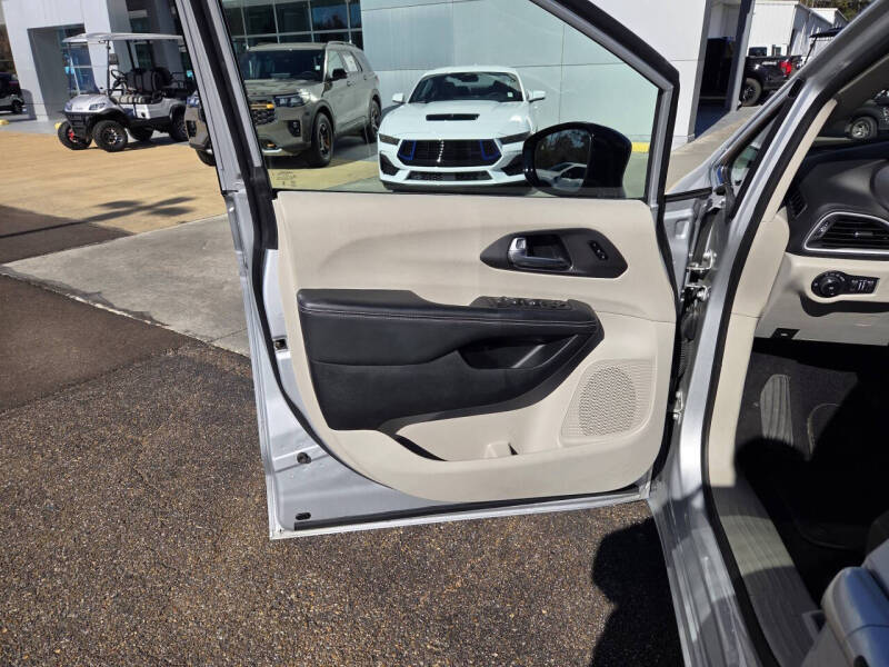 2024 Chrysler Pacifica Touring L