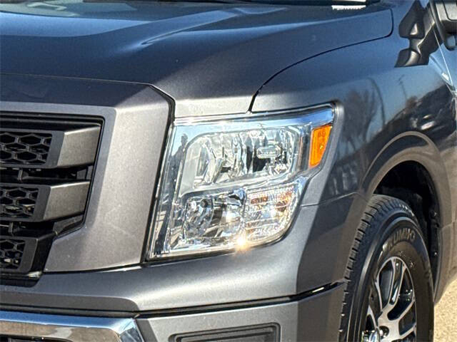 2022 Nissan Titan SV