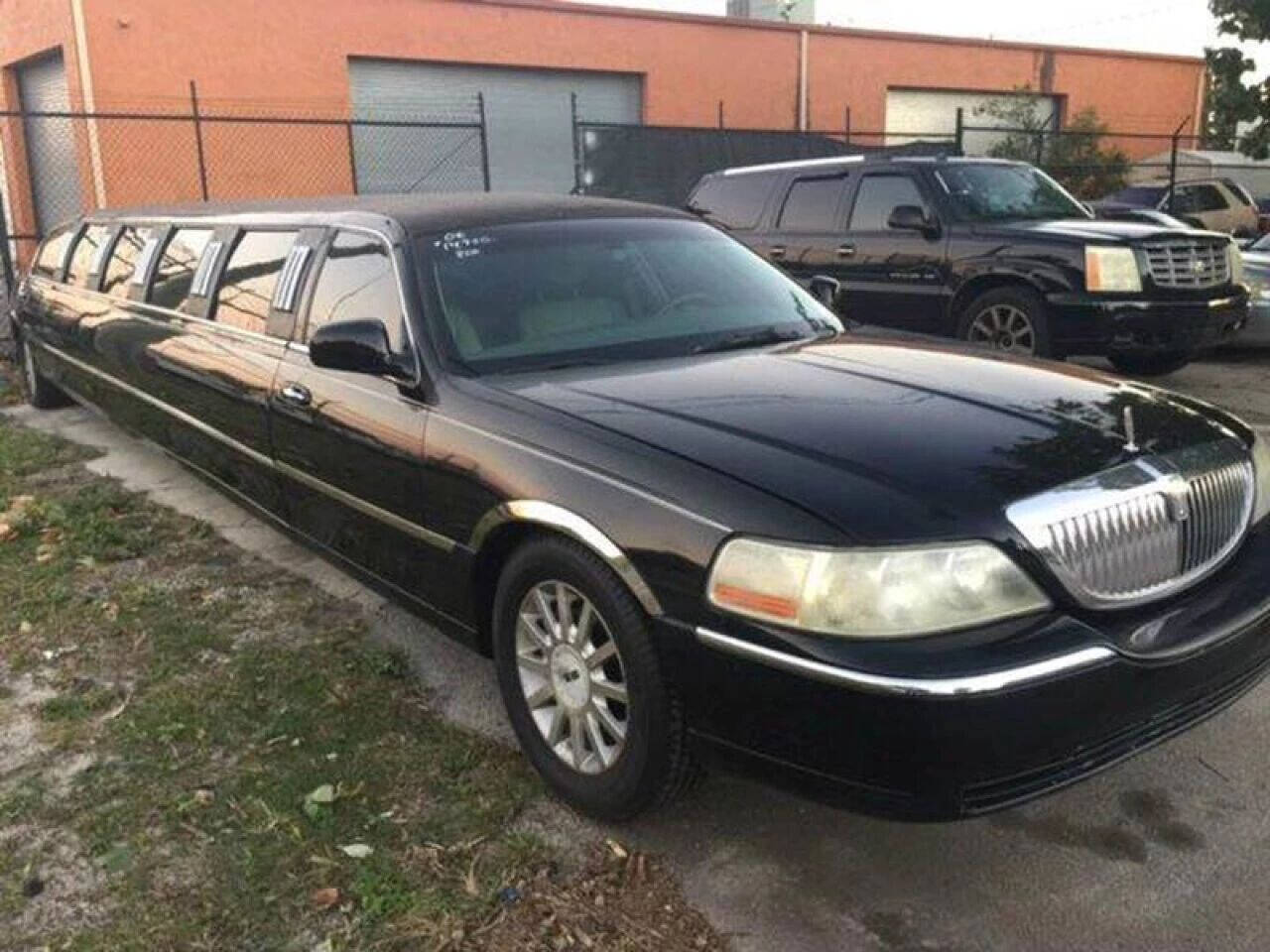 2006 Lincoln Town Car Sedan - $6,950