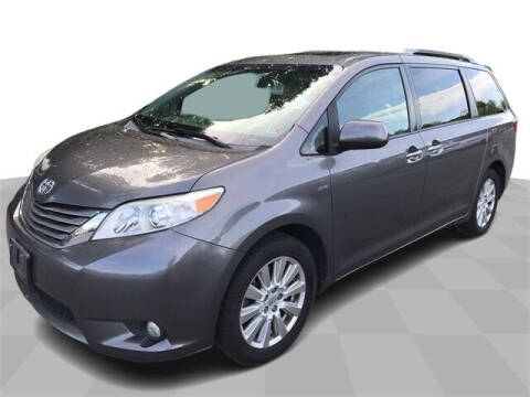 2017 Toyota Sienna for sale at Strosnider Chevrolet in Hopewell VA