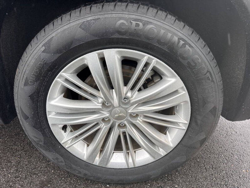 2023 Mitsubishi Outlander ES