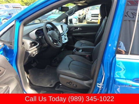 2027 Chrysler Pacifica Select