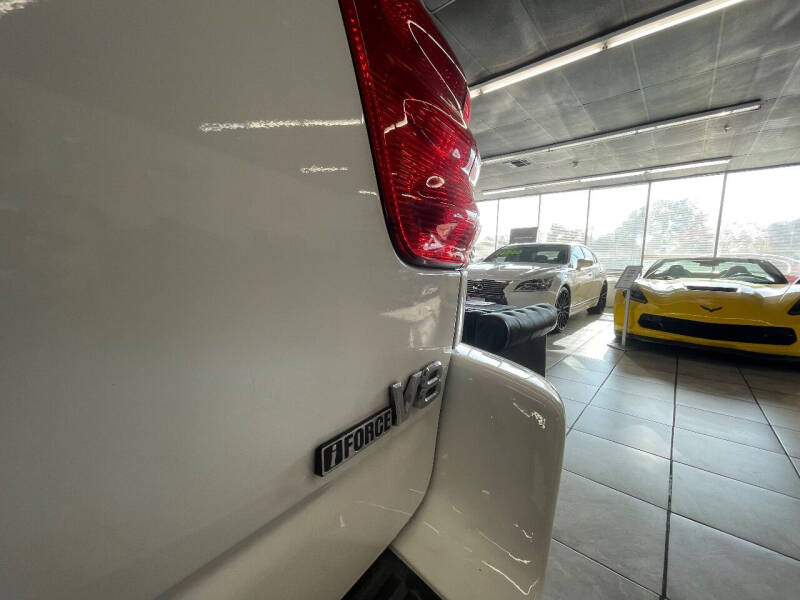 2004 Toyota Sequoia SR5