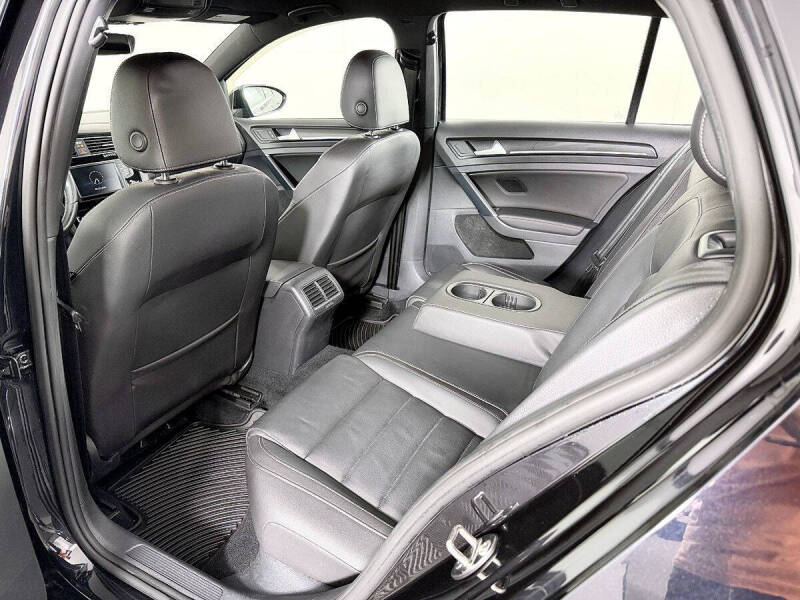 2017 Volkswagen Golf R 4Motion