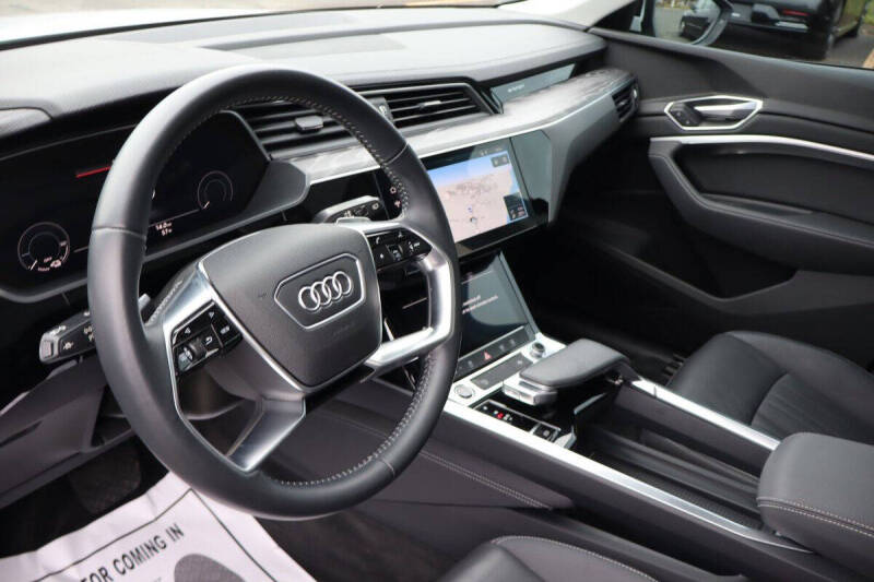 2021 Audi e-tron quattro Premium