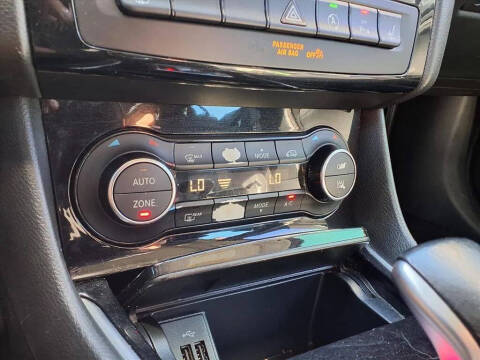 2017 Infiniti QX30 Premium