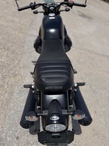 2022 Moto Guzzi V7 Stone E5