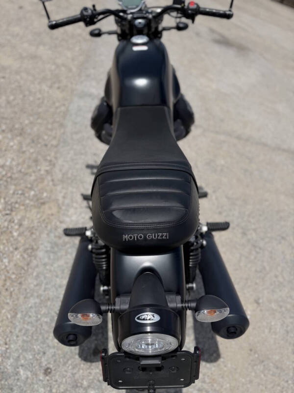 2022 Moto Guzzi V7 Stone E5