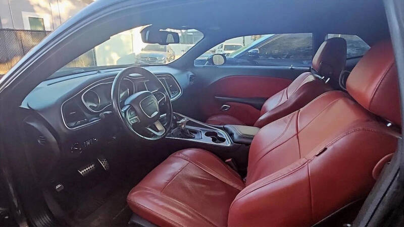 2017 Dodge Challenger SXT Plus