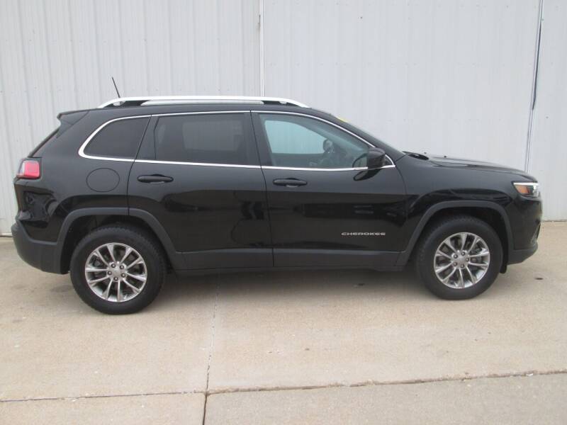 2019 Jeep Cherokee for sale at Parkway Motors in Osage Beach MO