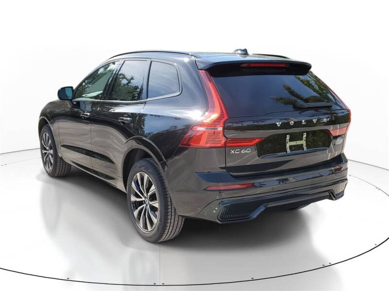 2025 Volvo XC60 B5 Core Dark Theme