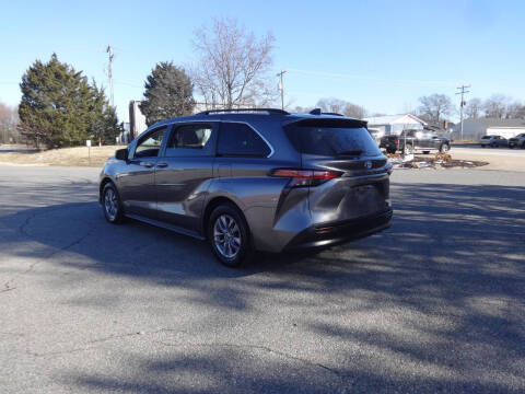 2021 Toyota Sienna LE 8-Passenger