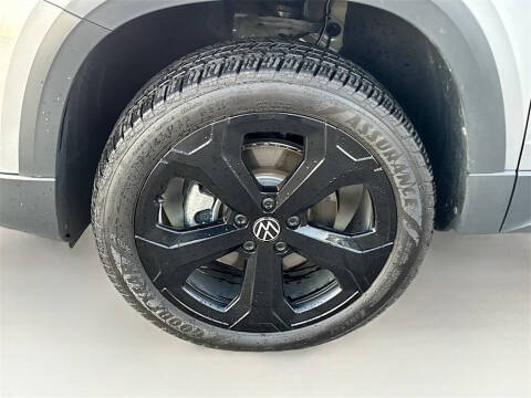 2025 Volkswagen Taos SEL 4Motion