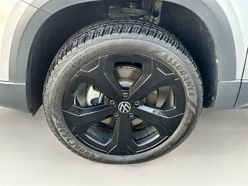 2025 Volkswagen Taos SEL 4Motion