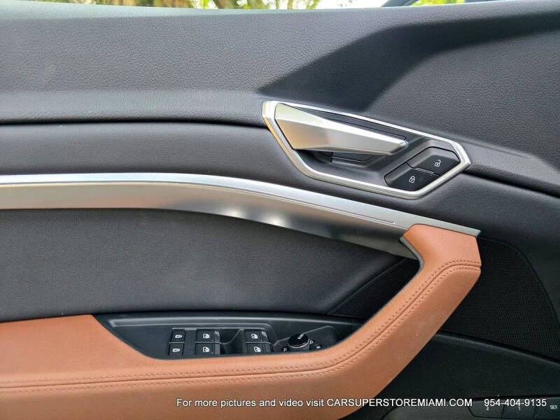 2021 Audi e-tron quattro Premium