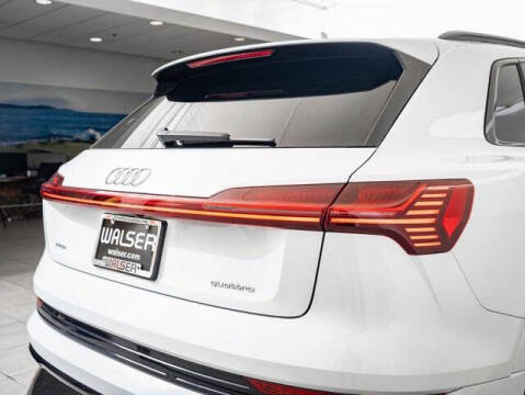 2022 Audi e-tron quattro Premium
