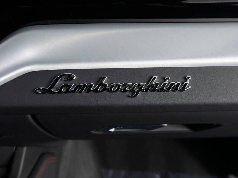 2024 Lamborghini Urus S
