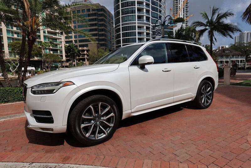 2017 Volvo XC90 T6 Momentum