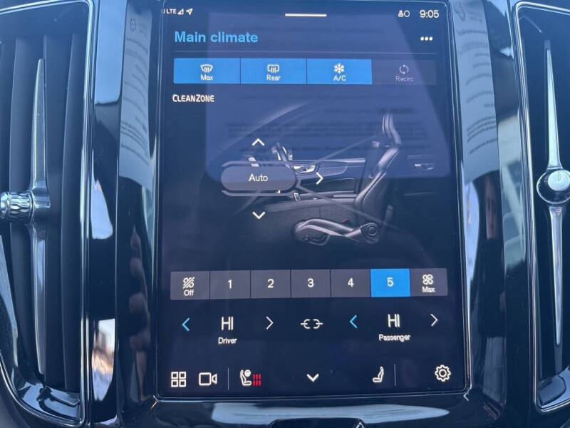 2025 Volvo XC60 B5 Core Dark Theme