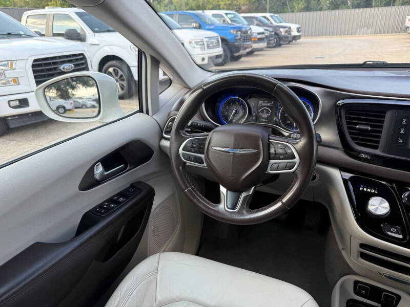 2017 Chrysler Pacifica Touring-L